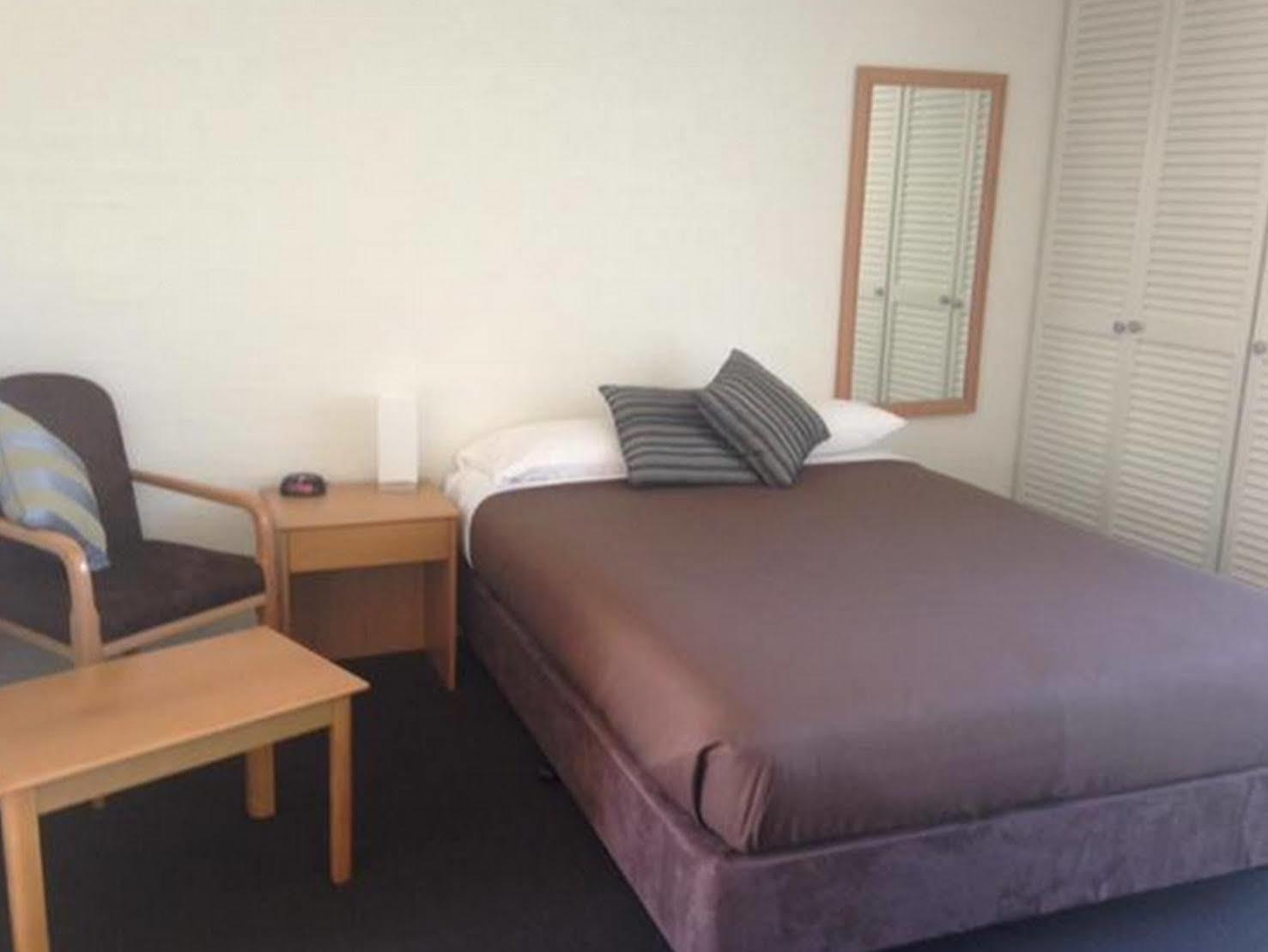บาธเฮิสต์ อพาร์ตเมนต์ Aparthotel บาเทิร์สต์ ภายนอก รูปภาพ