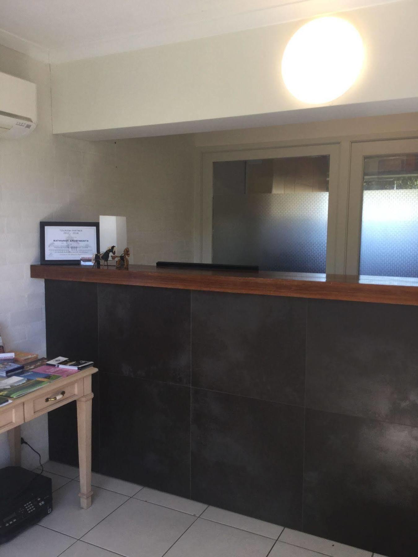 บาธเฮิสต์ อพาร์ตเมนต์ Aparthotel บาเทิร์สต์ ภายนอก รูปภาพ